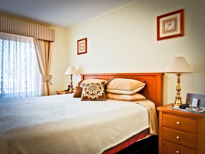 10 Sabine Grove, Alexander Heights WA 6064