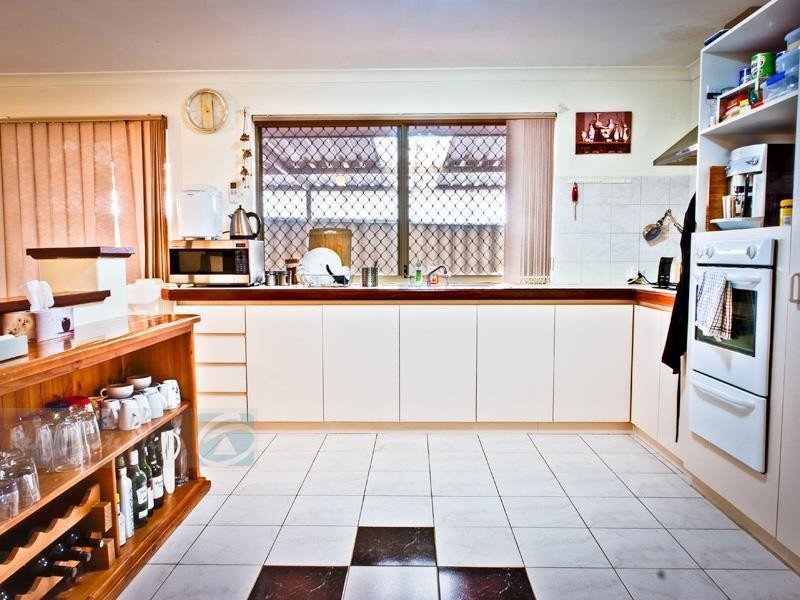 10 Sabine Grove, Alexander Heights WA 6064