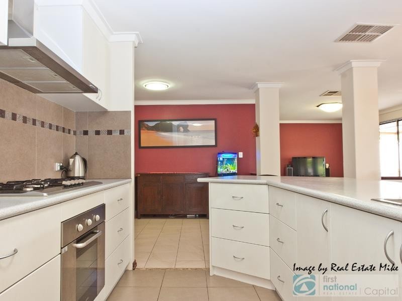 24 Augustus Way, Marangaroo WA 6064