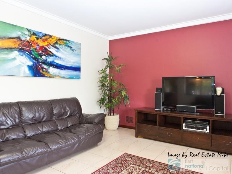 24 Augustus Way, Marangaroo WA 6064