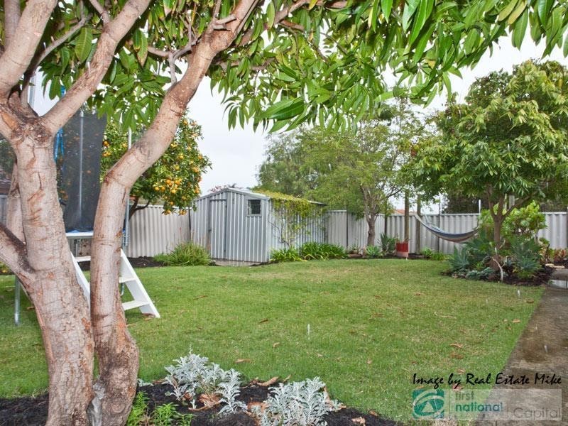 24 Augustus Way, Marangaroo WA 6064