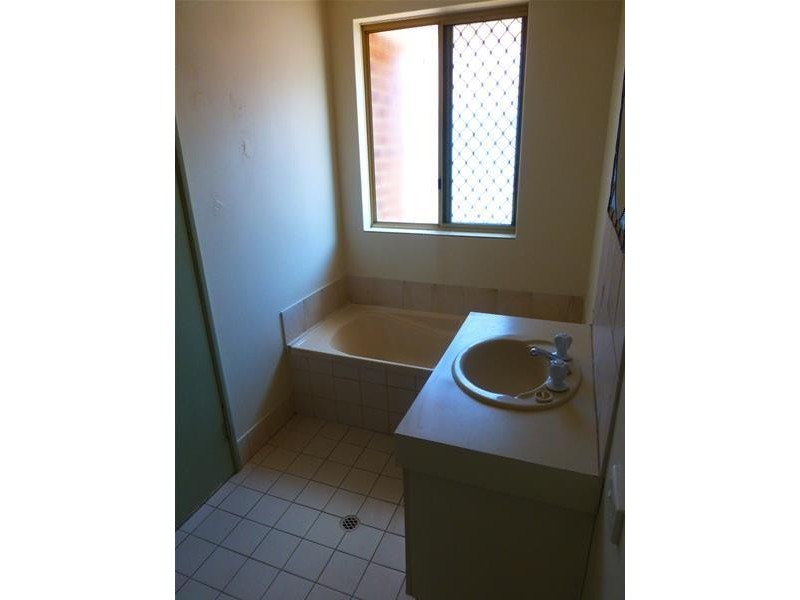 3 Redwood Court, Alexander Heights WA 6064