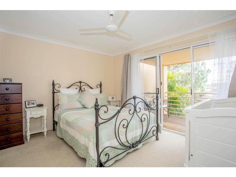 215 Cottesloe Drive, Mermaid Waters QLD 4218