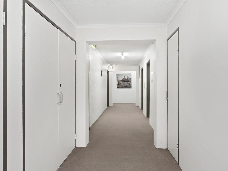 10c/10 Marine Parade, Southport QLD 4215