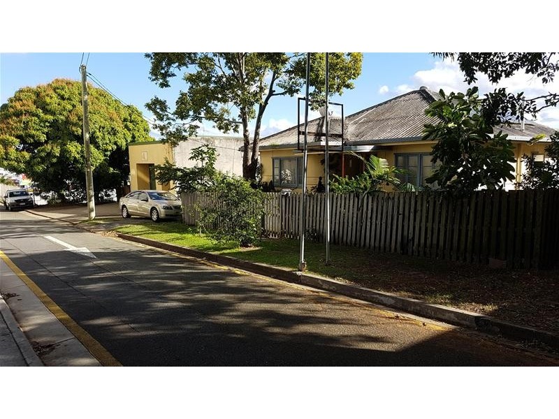 4 & 6 Oban Lane, Southport QLD 4215