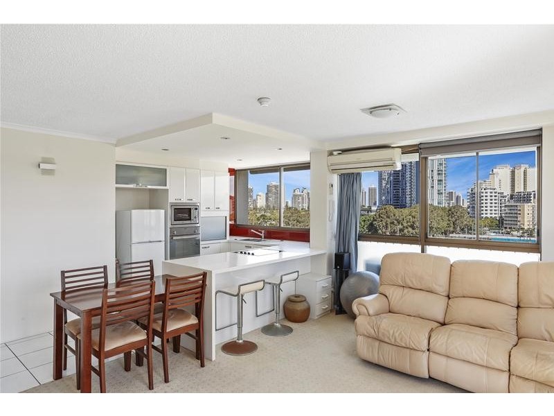 6C/10 Marine Parade, Southport QLD 4215