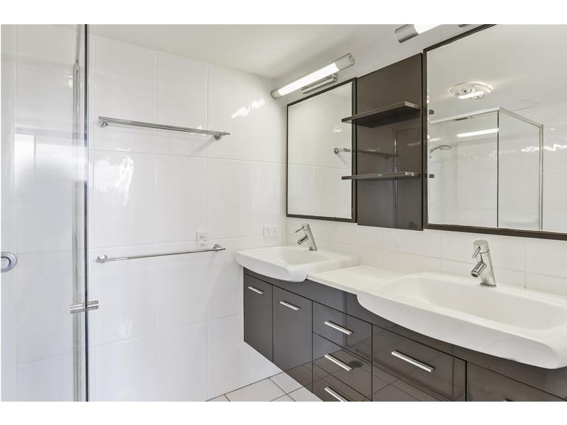 6C/10 Marine Parade, Southport QLD 4215