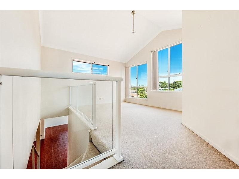 31 Arun Drive, Arundel QLD 4214