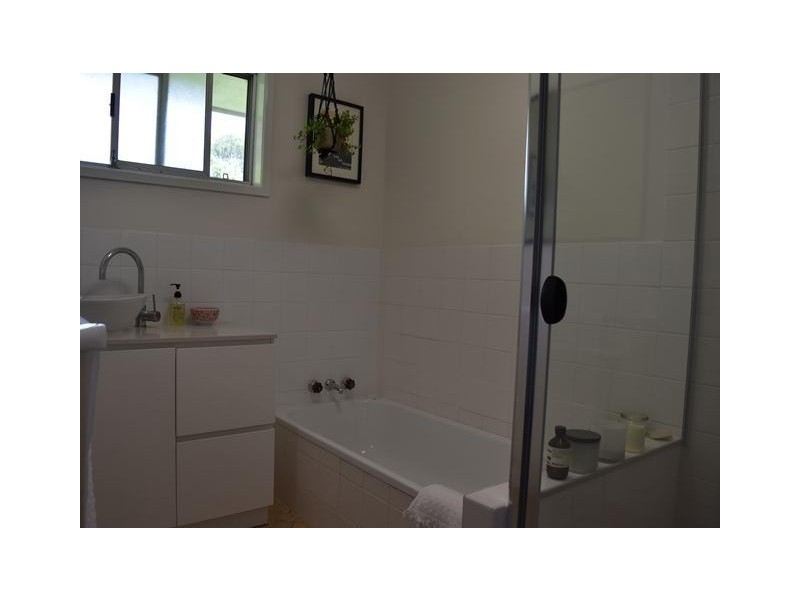 15 Grevillia Avenue, Southport QLD 4215