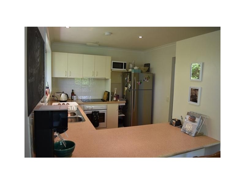 15 Grevillia Avenue, Southport QLD 4215