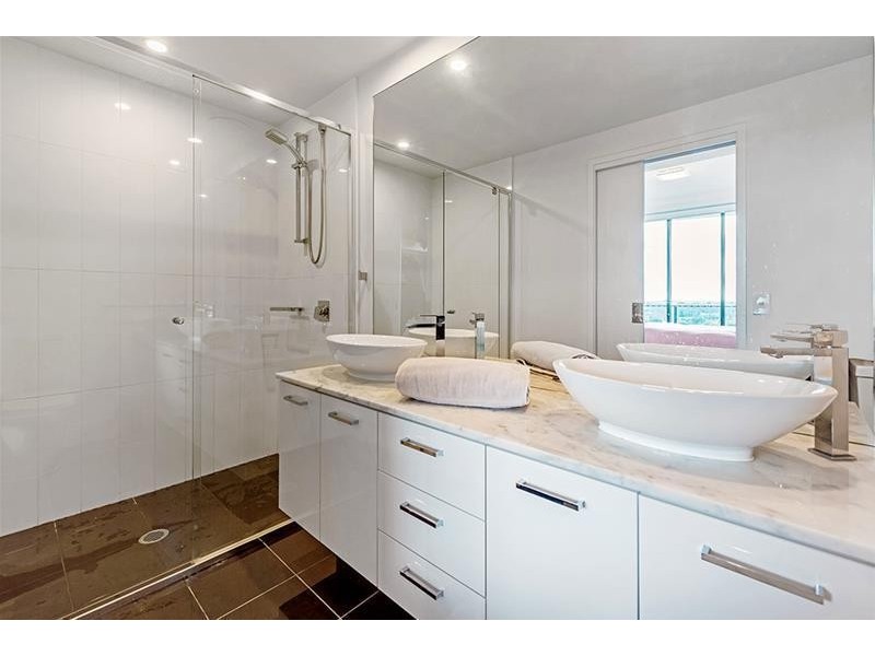 1805/5 Harbour Side Court, Biggera Waters QLD 4216