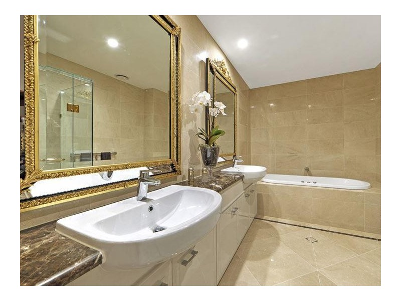 42  Brighton Parade, Southport QLD 4215