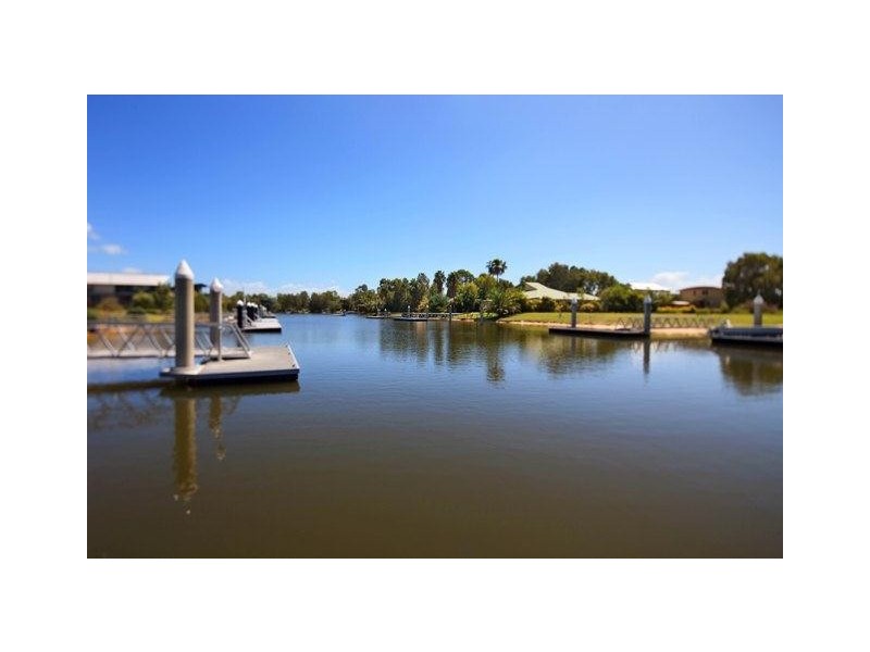 32 Doeblien Drive, South Stradbroke QLD 4216