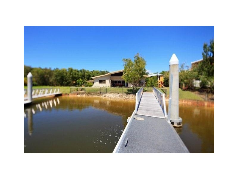 32 Doeblien Drive, South Stradbroke QLD 4216