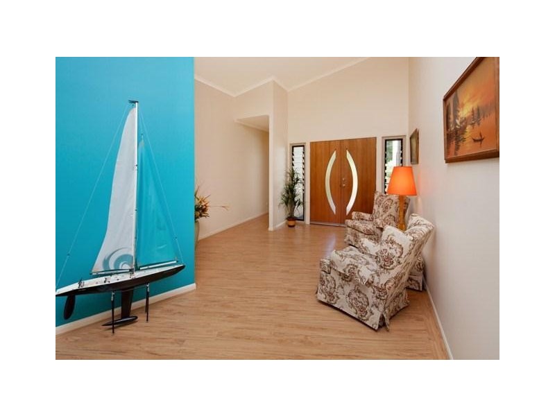 32 Doeblien Drive, South Stradbroke QLD 4216