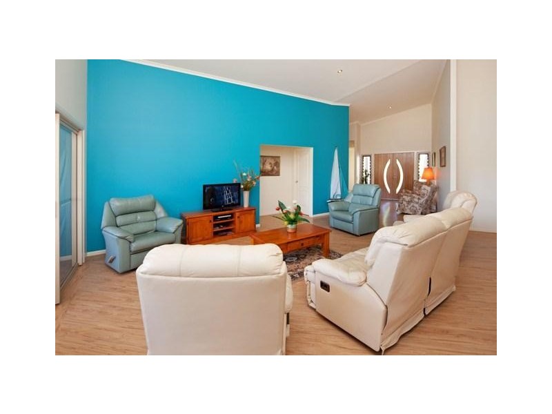 32 Doeblien Drive, South Stradbroke QLD 4216