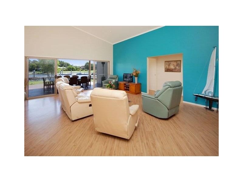 32 Doeblien Drive, South Stradbroke QLD 4216