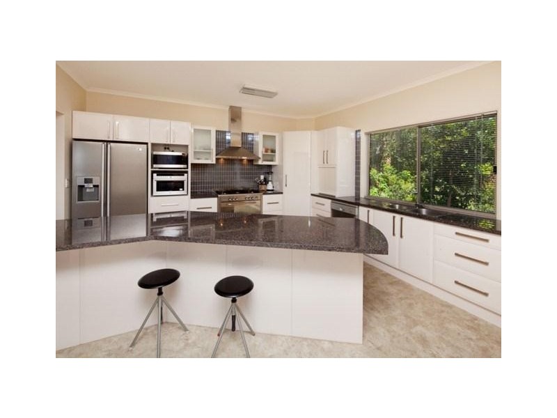 32 Doeblien Drive, South Stradbroke QLD 4216