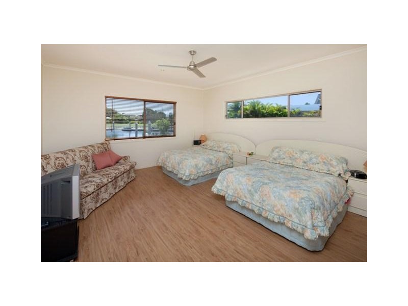 32 Doeblien Drive, South Stradbroke QLD 4216