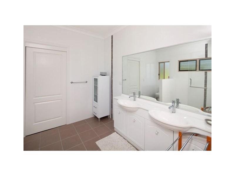 32 Doeblien Drive, South Stradbroke QLD 4216