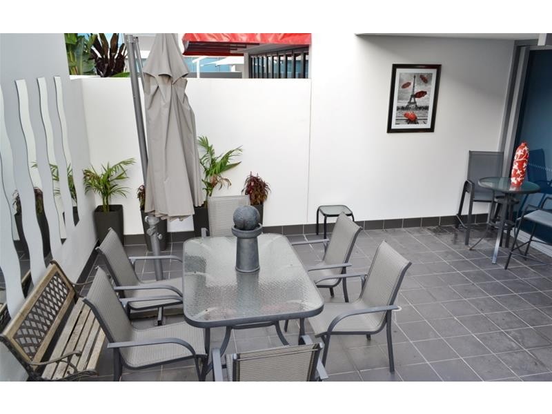 219/19 Imperial Parade, Labrador QLD 4215