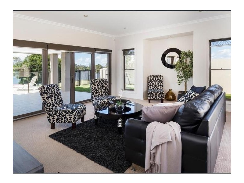 27 North Bank Court, Helensvale QLD 4212