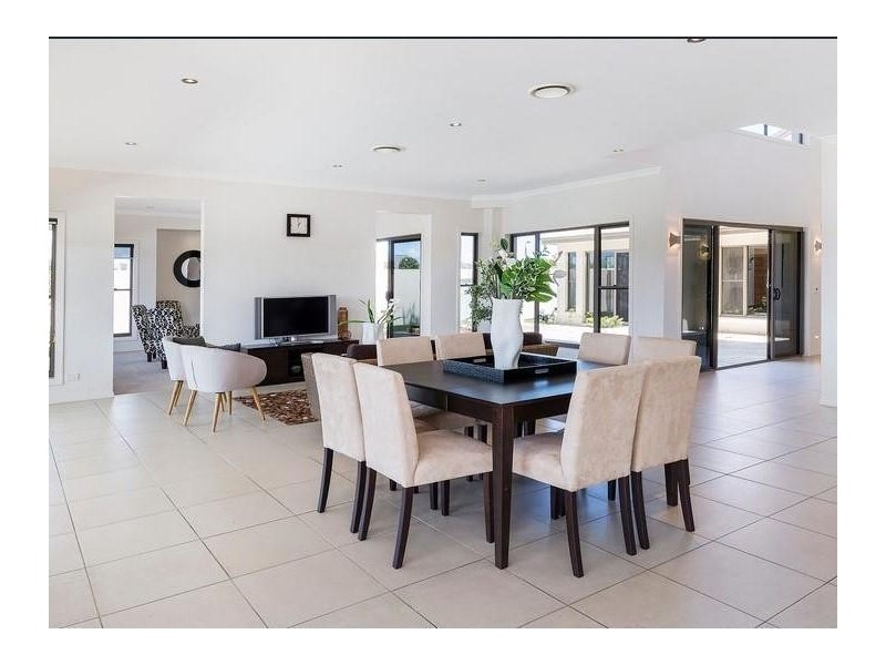 27 North Bank Court, Helensvale QLD 4212