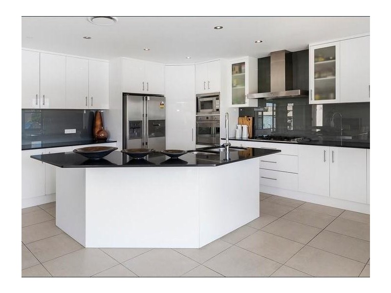 27 North Bank Court, Helensvale QLD 4212