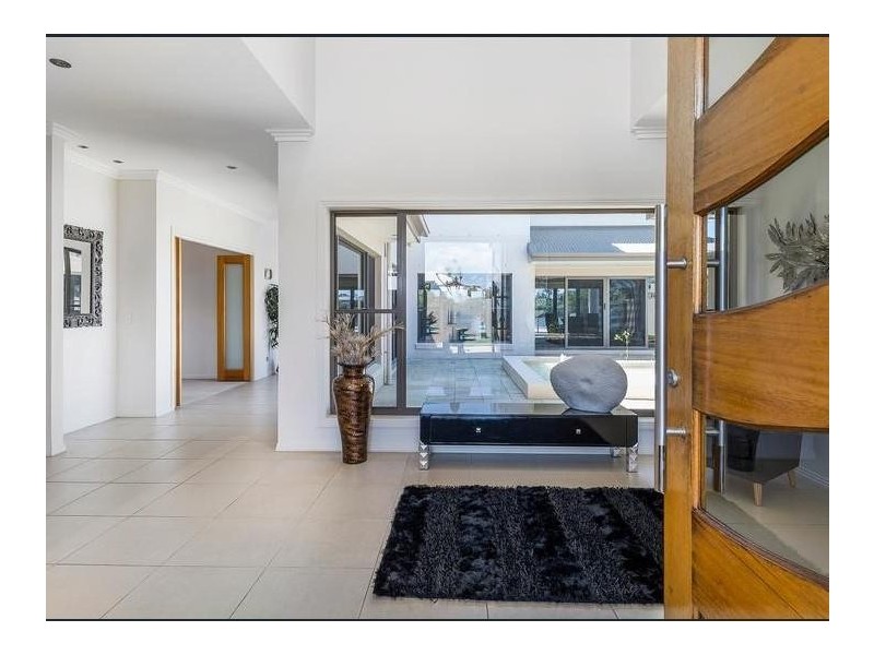 27 North Bank Court, Helensvale QLD 4212