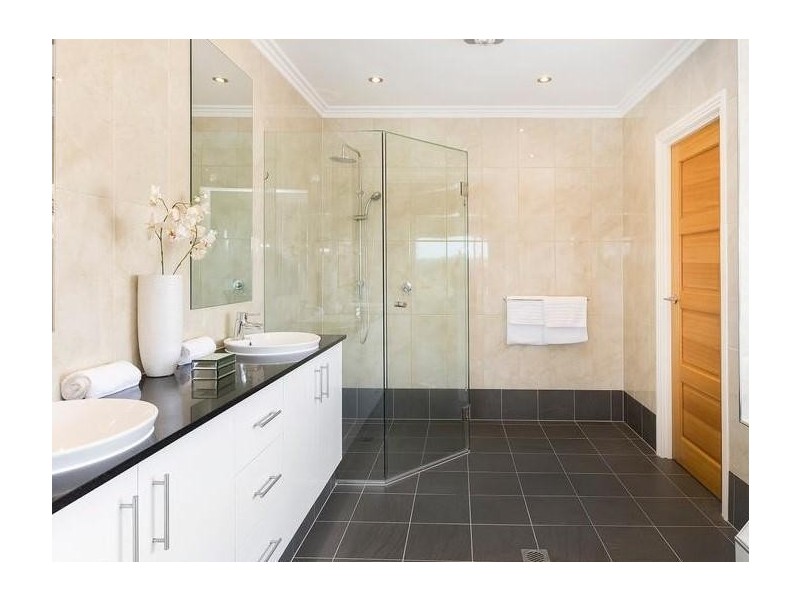 27 North Bank Court, Helensvale QLD 4212