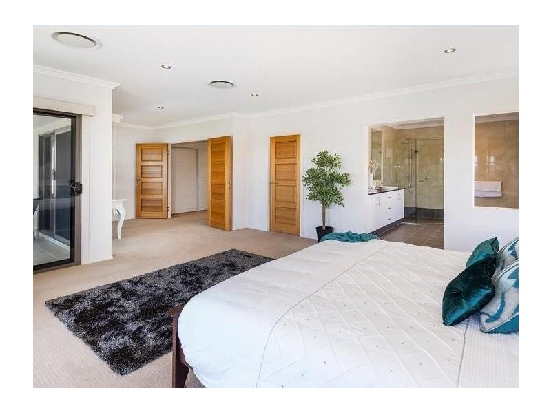 27 North Bank Court, Helensvale QLD 4212