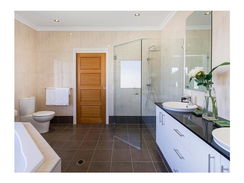 27 North Bank Court, Helensvale QLD 4212