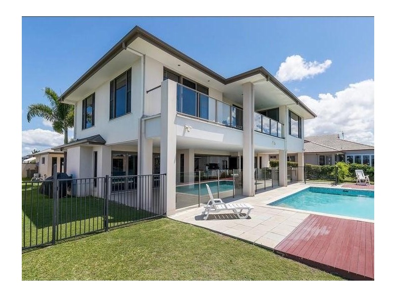 27 North Bank Court, Helensvale QLD 4212