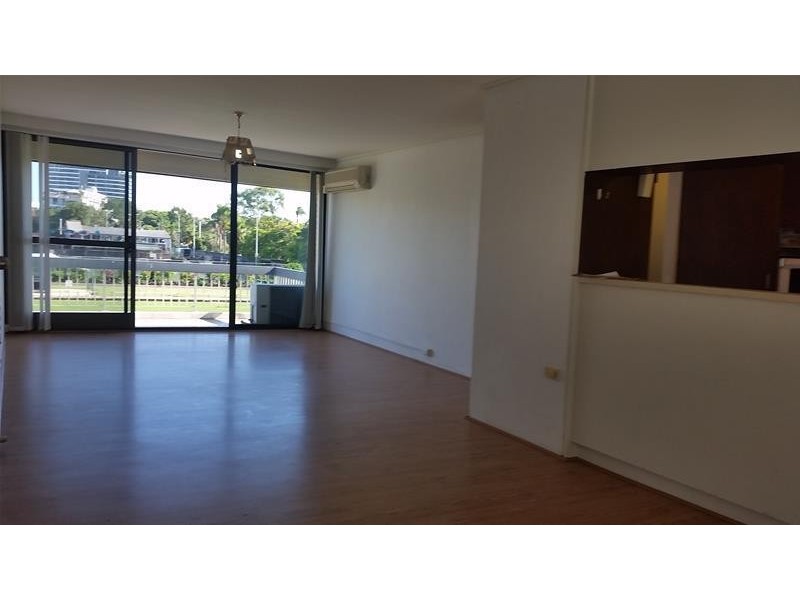 9/2 Marine Parade, Southport QLD 4215