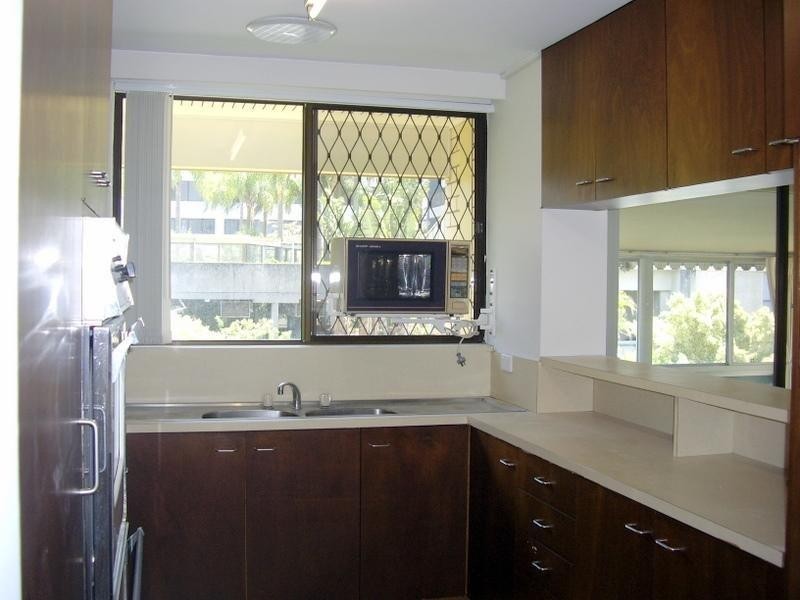 9/2 Marine Parade, Southport QLD 4215