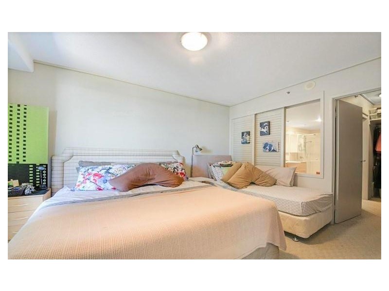 216/105 Scarborough Street, Southport QLD 4215