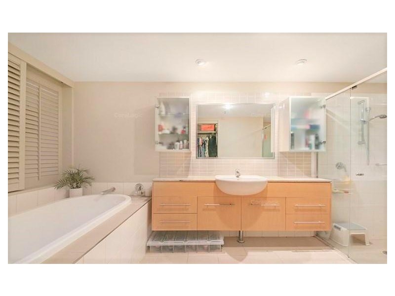 216/105 Scarborough Street, Southport QLD 4215