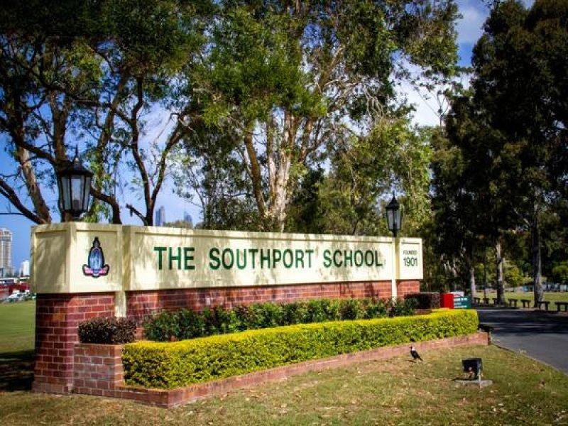 5 Gillian Lane, Southport QLD 4215