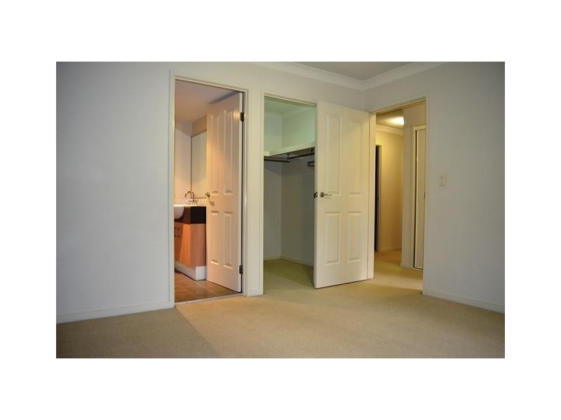 10/46-48  Lenneberg Street, Southport QLD 4215