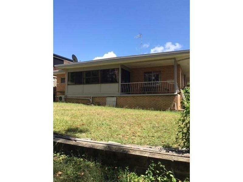 12 Cooper Parade, Southport QLD 4215