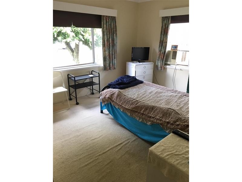 12 Cooper Parade, Southport QLD 4215