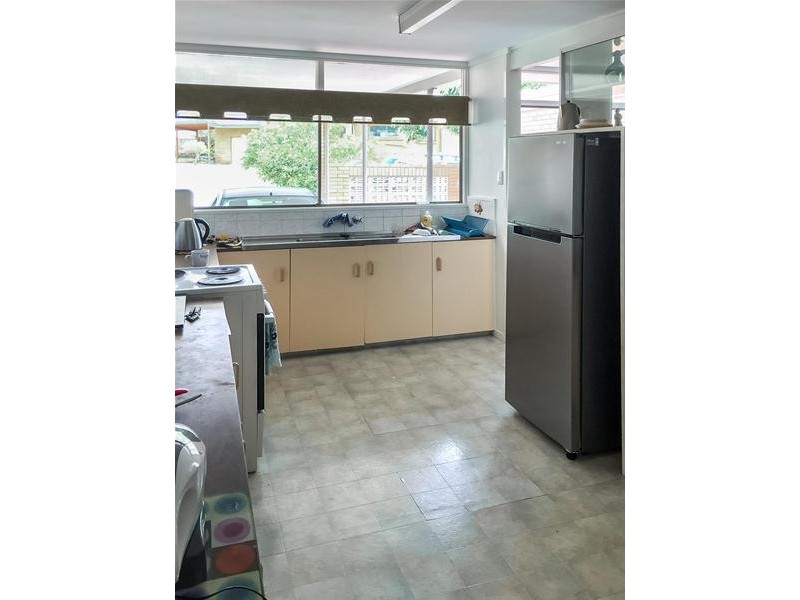 12 Cooper Parade, Southport QLD 4215