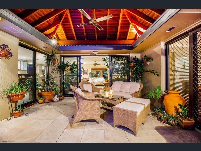 343 Bayview Street, Hollywell QLD 4216