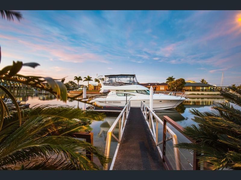 343 Bayview Street, Hollywell QLD 4216