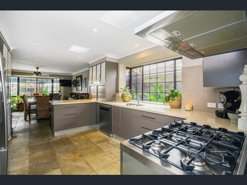 343 Bayview Street, Hollywell QLD 4216