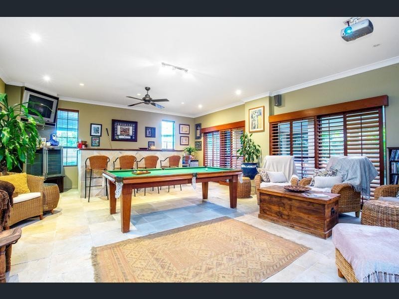 343 Bayview Street, Hollywell QLD 4216