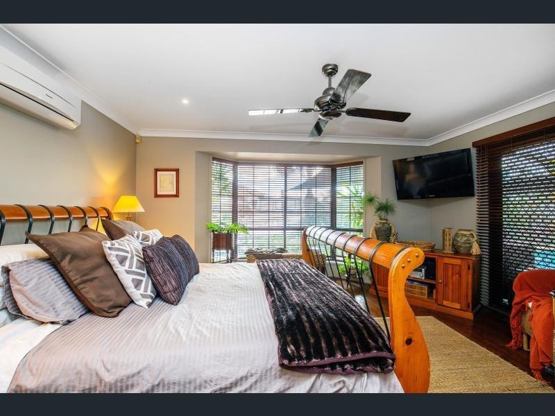 343 Bayview Street, Hollywell QLD 4216