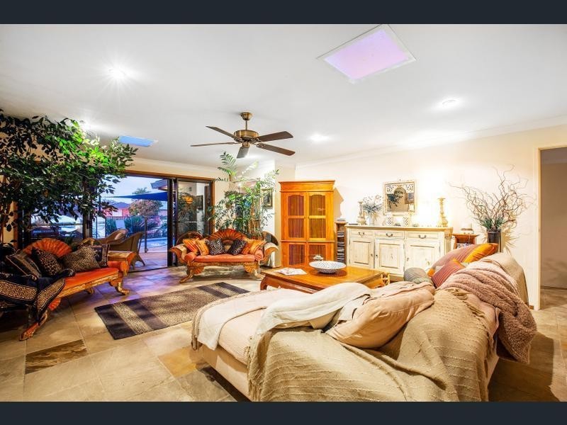 343 Bayview Street, Hollywell QLD 4216