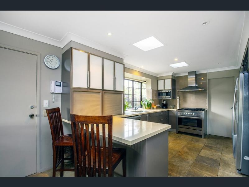 343 Bayview Street, Hollywell QLD 4216