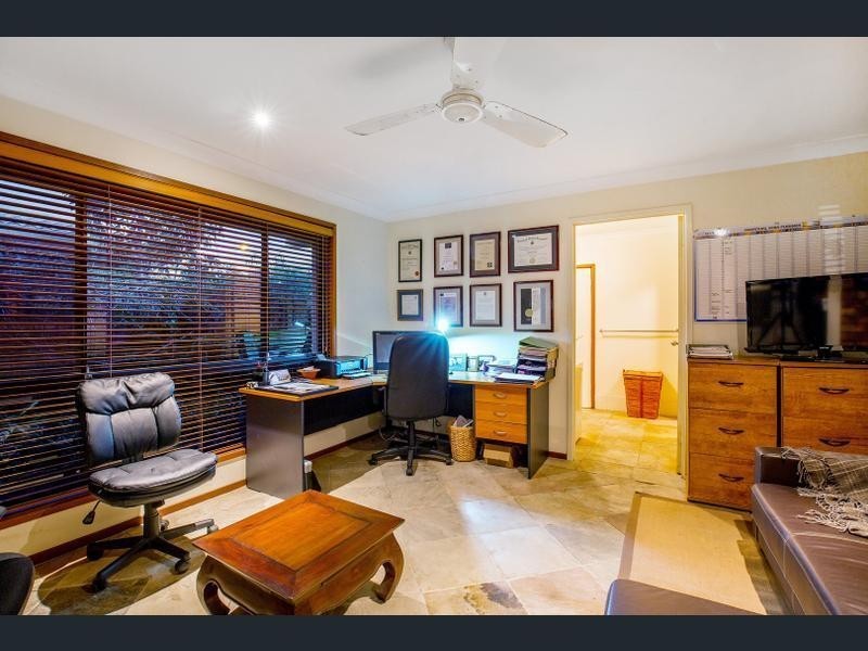 343 Bayview Street, Hollywell QLD 4216